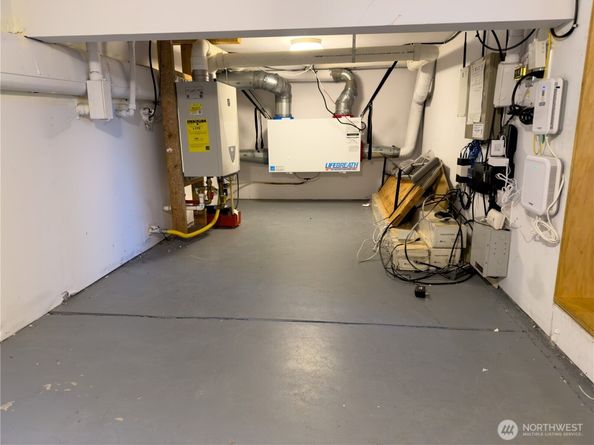 3404 23rd A, Seattle WA 98199