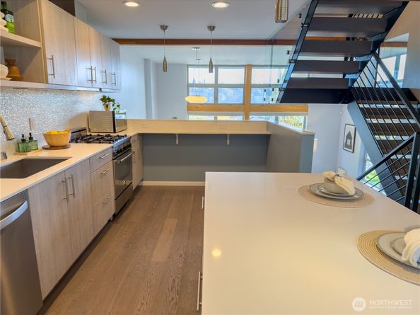 3404 23rd A, Seattle WA 98199