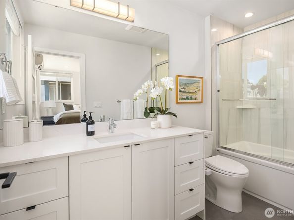 6042 B 41st Avenue SW, Seattle WA 98136