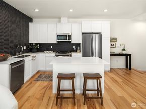 6042 B 41st Avenue SW, Seattle WA 98136