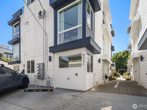 6042 B 41st Avenue SW, Seattle WA 98136