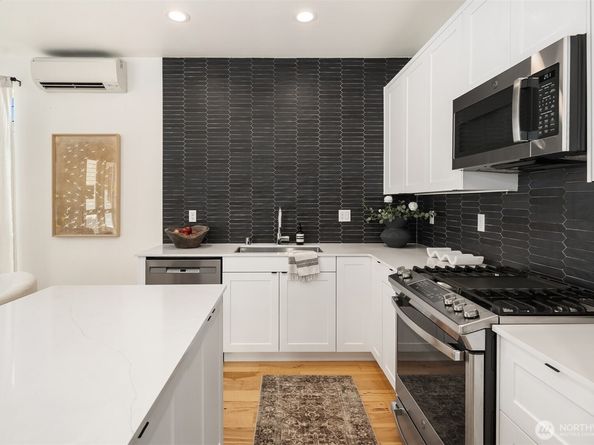 6042 B 41st Avenue SW, Seattle WA 98136