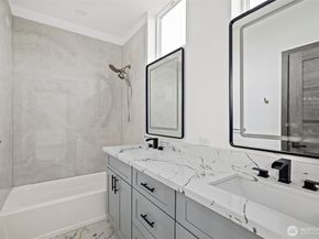 9751 57th Avenue S C, Seattle WA 98118