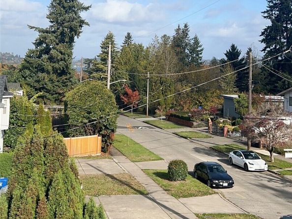 9751 57th Avenue S C, Seattle WA 98118