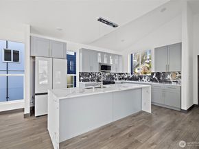 9751 57th Avenue S, Seattle WA 98118