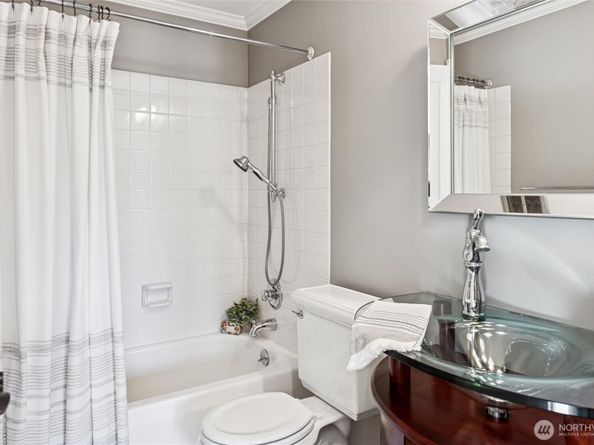 10511 NE 44th Street, Kirkland WA 98033