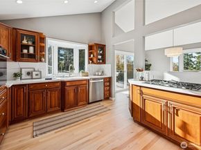 10511 NE 44th Street, Kirkland WA 98033