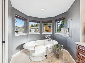 10511 NE 44th Street, Kirkland WA 98033