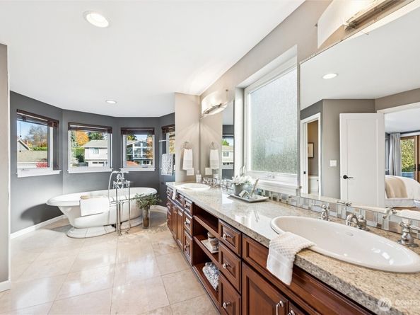 10511 NE 44th Street, Kirkland WA 98033