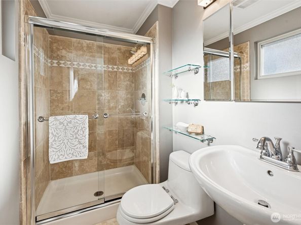 10511 NE 44th Street, Kirkland WA 98033