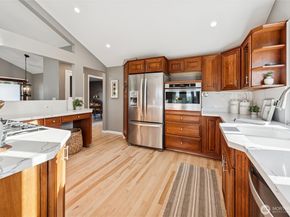 10511 NE 44th Street, Kirkland WA 98033