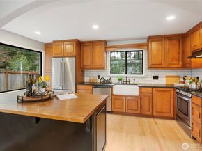 10726 Sand Point Way NE A, Seattle WA 98125