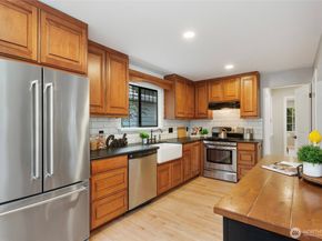 10726 Sand Point Way NE A, Seattle WA 98125