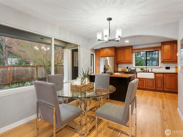 10726 Sand Point Way NE A, Seattle WA 98125