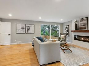 10726 Sand Point Way NE A, Seattle WA 98125