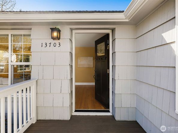 13703 Palatine Avenue N, Seattle WA 98133