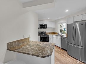 8653 Avondale Rd NE D208, Redmond WA 98052