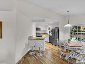 8653 Avondale Rd NE D208, Redmond WA 98052