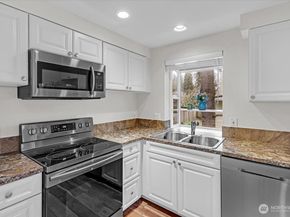 8653 Avondale Rd NE D208, Redmond WA 98052