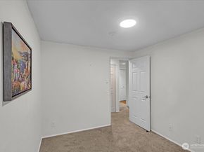 8653 Avondale Rd NE D208, Redmond WA 98052