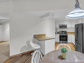 8653 Avondale Rd NE D208, Redmond WA 98052