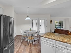 8653 Avondale Rd NE D208, Redmond WA 98052