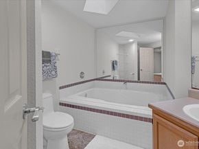 8653 Avondale Rd NE D208, Redmond WA 98052