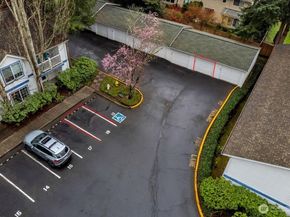 8653 Avondale Rd NE D208, Redmond WA 98052