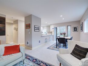 215 20th Avenue E 307, Seattle WA 98112