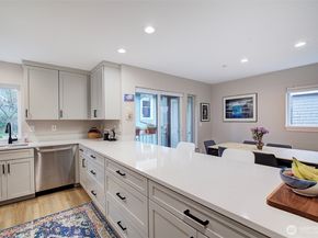 215 20th Avenue E 307, Seattle WA 98112