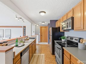 2500 W Manor Place 216, Seattle WA 98199