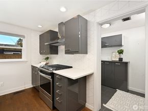 2849 36th Avenue W, Seattle WA 98199
