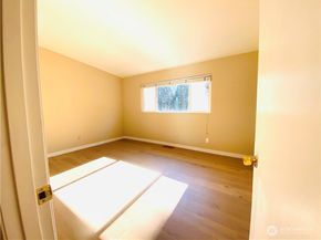 10231 NE 24th Street, Bellevue WA 98004