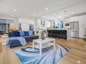 10626 E Riverside Dr, Bothell WA 98011