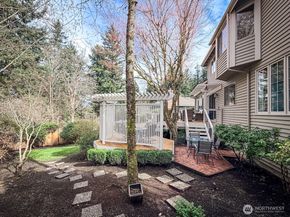 24504 SE 42nd PL, Sammamish WA 98029