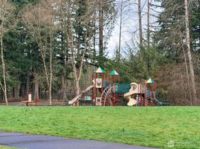 24504 SE 42nd PL, Sammamish WA 98029
