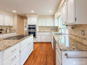 24504 SE 42nd PL, Sammamish WA 98029