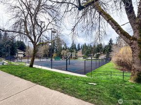 24504 SE 42nd PL, Sammamish WA 98029