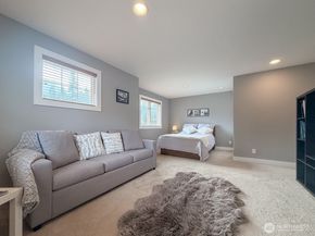 24504 SE 42nd PL, Sammamish WA 98029