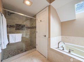 24504 SE 42nd PL, Sammamish WA 98029