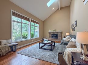 24504 SE 42nd PL, Sammamish WA 98029