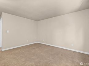 24619 12th Avenue S, Des Moines WA 98198