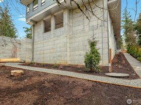 8923 166th Ave NE 103, Redmond WA 98052