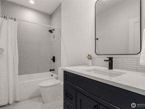 8923 166th Ave NE 103, Redmond WA 98052