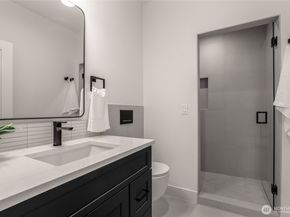 8923 166th Ave NE 103, Redmond WA 98052