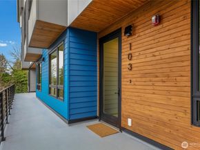 8923 166th Ave NE 103, Redmond WA 98052