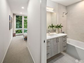 8042 B 35th Avenue NE, Seattle WA 98115
