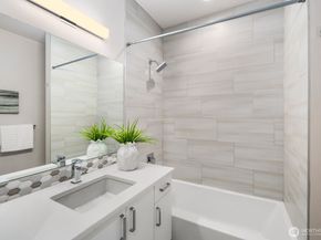 8042 B 35th Avenue NE, Seattle WA 98115