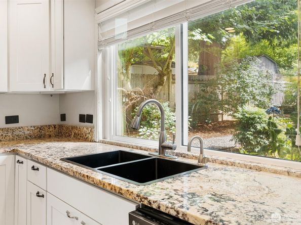 16915 NE 98th Court, Redmond WA 98052