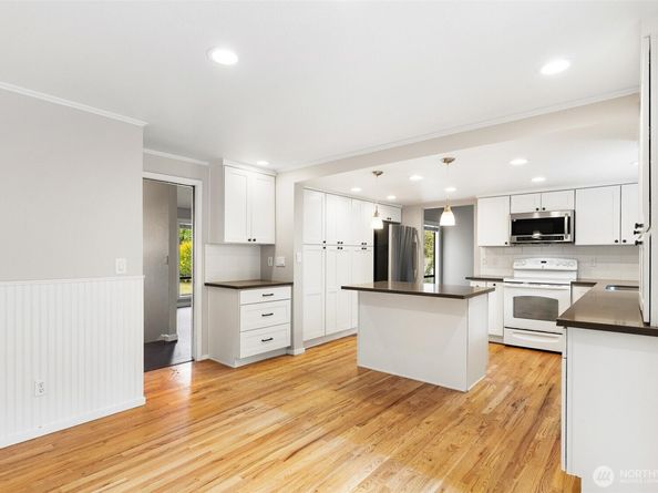 16915 NE 98th Court, Redmond WA 98052